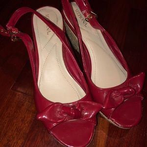 MERONA SIZE 6 1/2 RED HEELS